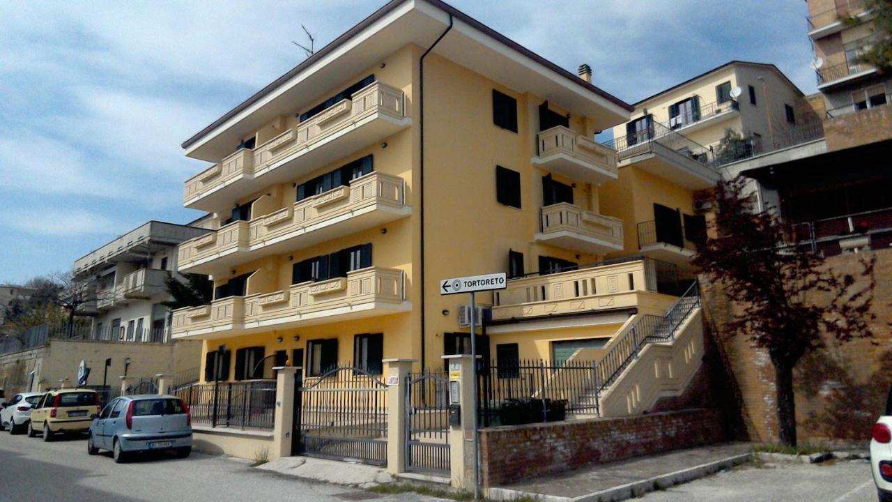 Verde Mare "Appartamenti Per Vacanze" Tortoreto ภายนอก รูปภาพ