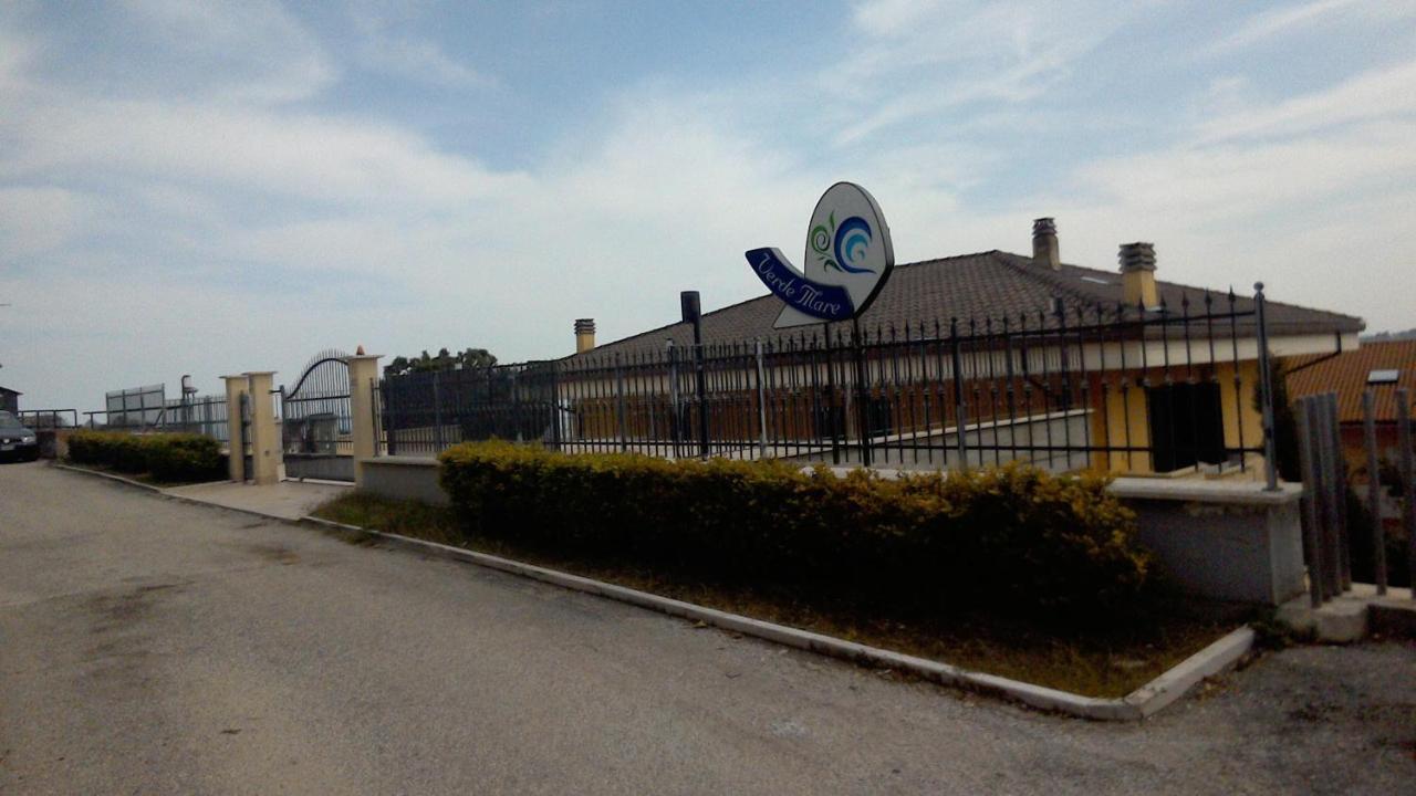 Verde Mare "Appartamenti Per Vacanze" Tortoreto ภายนอก รูปภาพ